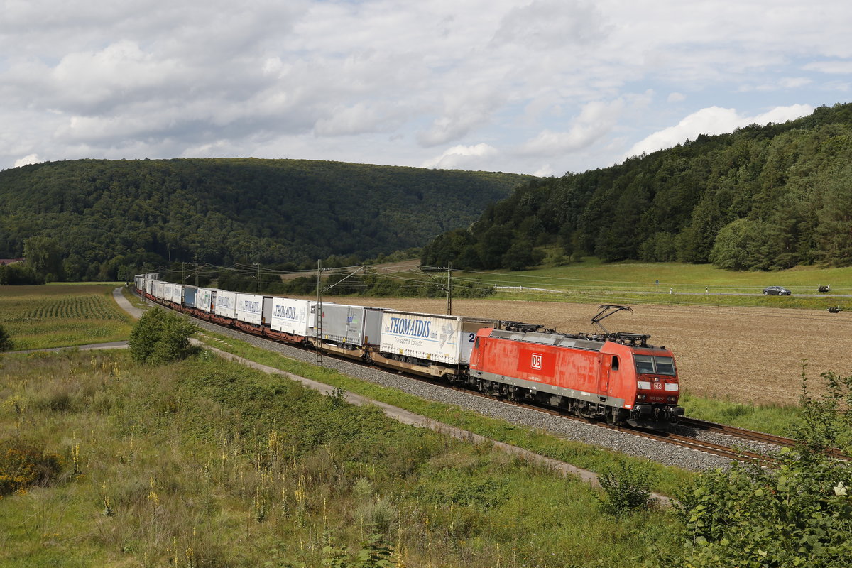 185 106-2 wrde dringend wieder einen neuen Anstrich bentigen. Aufgenommen mit einem KLV am 18. August 2017 bei Harrbach im Maintal.