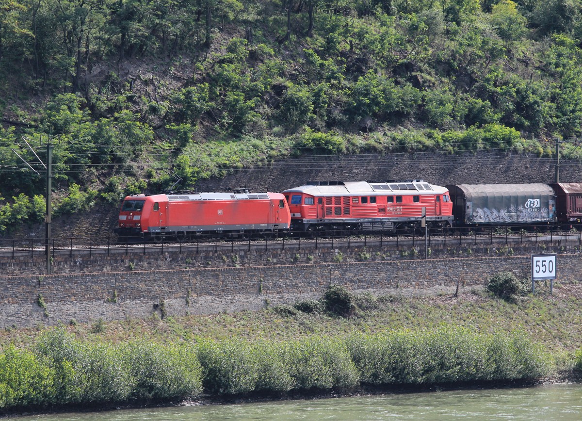 185 189-8 und 232 568-6 ebenfalls am 21. August 2014 bei St. Goarshausen.