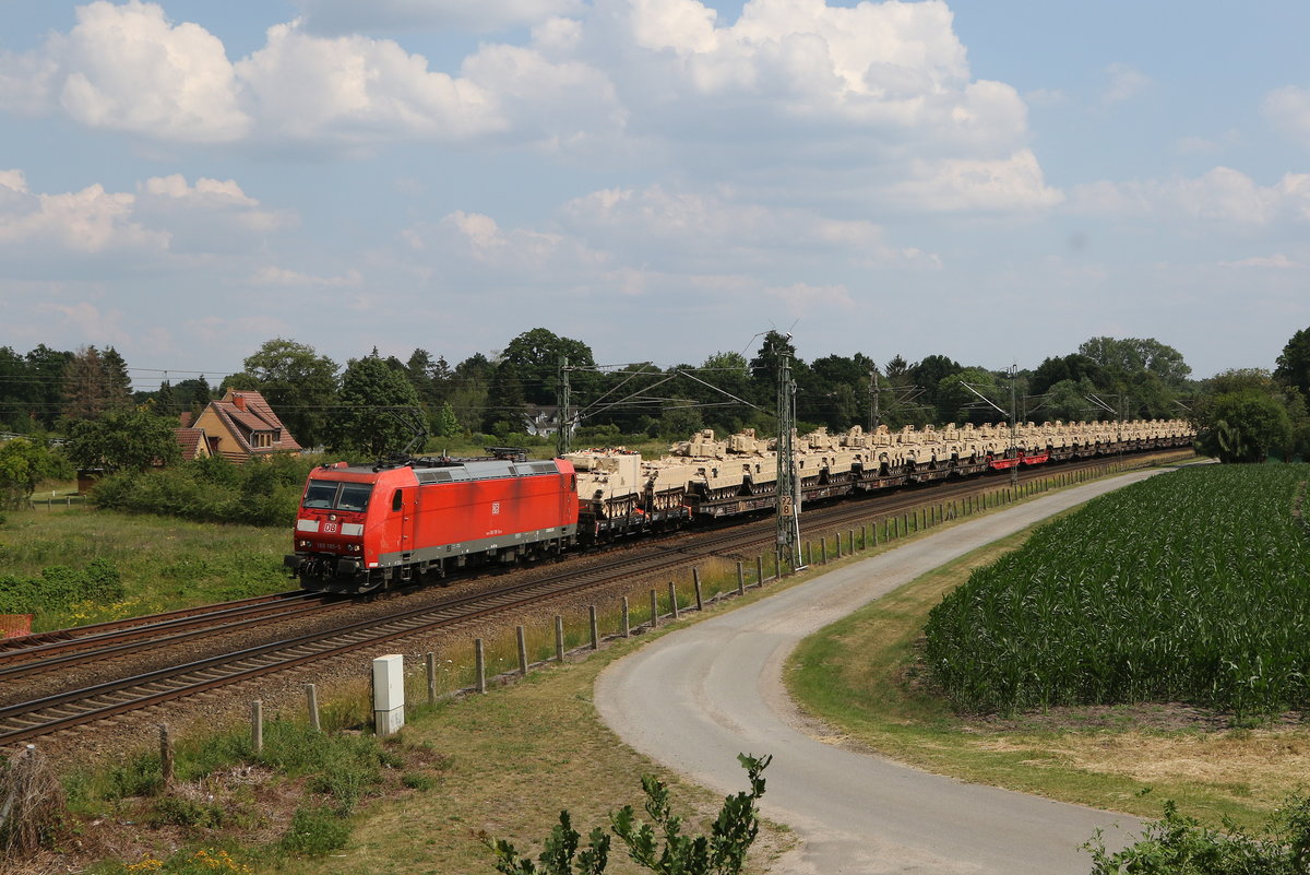 185 195 mit einem  Militrzug  am 26. Juni 2020 bei Langwedel.