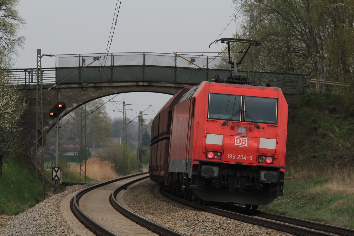 185 204-5 schiebend an einem Gterzug am 5. April 2014 bei bersee.