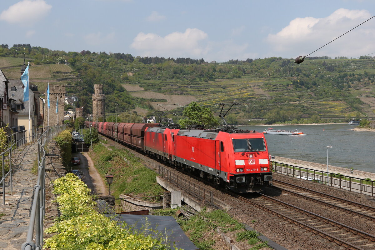 185 274 und 185 270 mit einem Erzzug am 4. Mai 20222 in Oberwesel am Rhein.