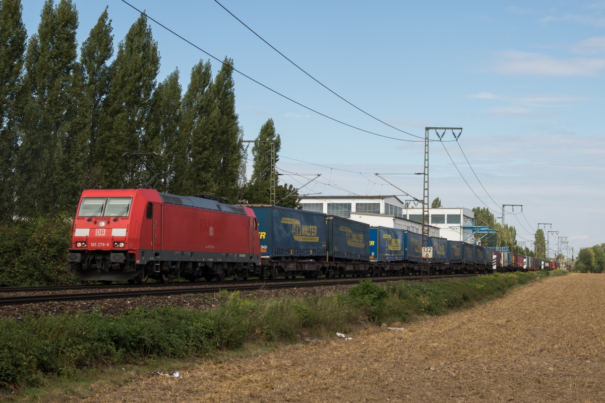 185 278-9 war 28. August 2015 bei Burgweinting mit dem  Walter-Zug  unterwegs.