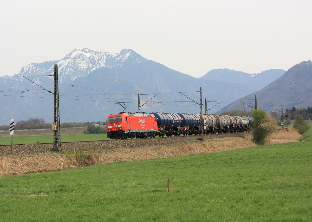 185 311-8 mit einem Kesselzug am 3. April 2014 bei Weisham.