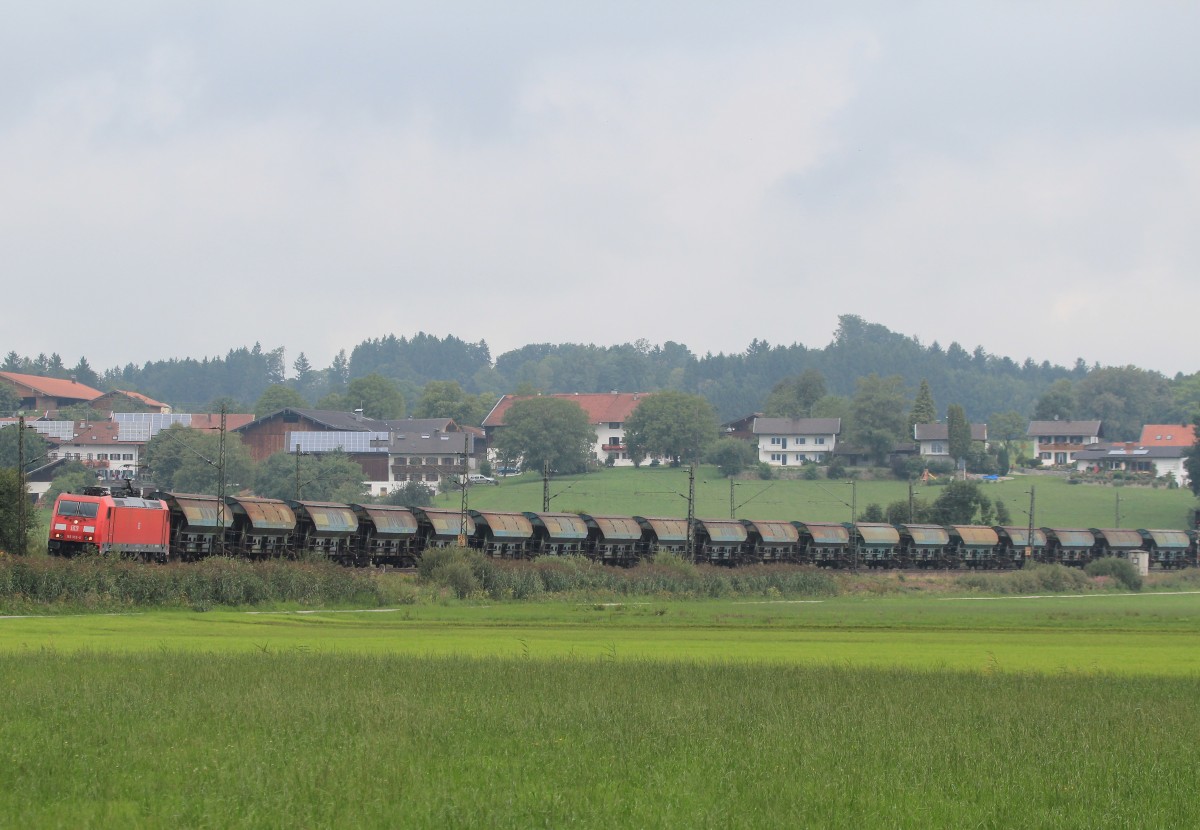 185 353-0 mit einem Schttgutwagenzug am 27. August 2013 bei Weisham.