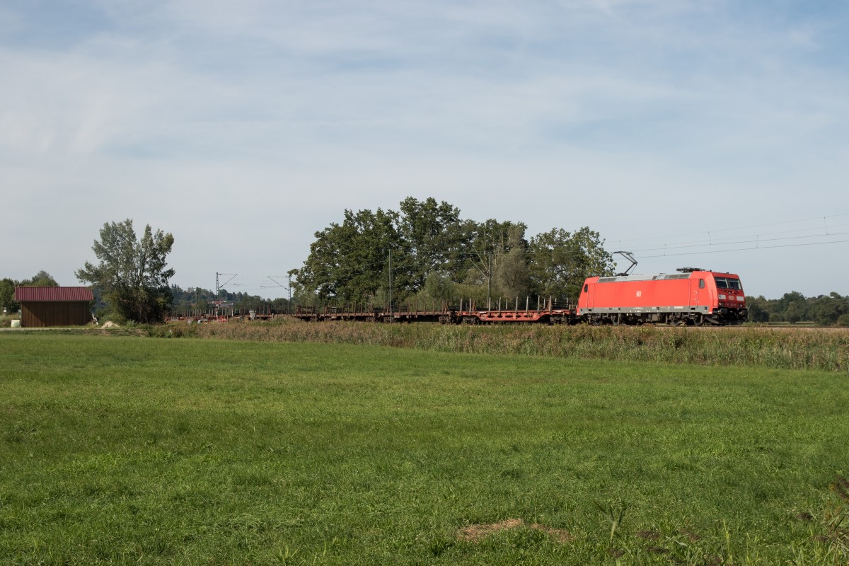 185 382-9 mit einem Rungenwagenzug am 27. August 2015 bei Weisham.