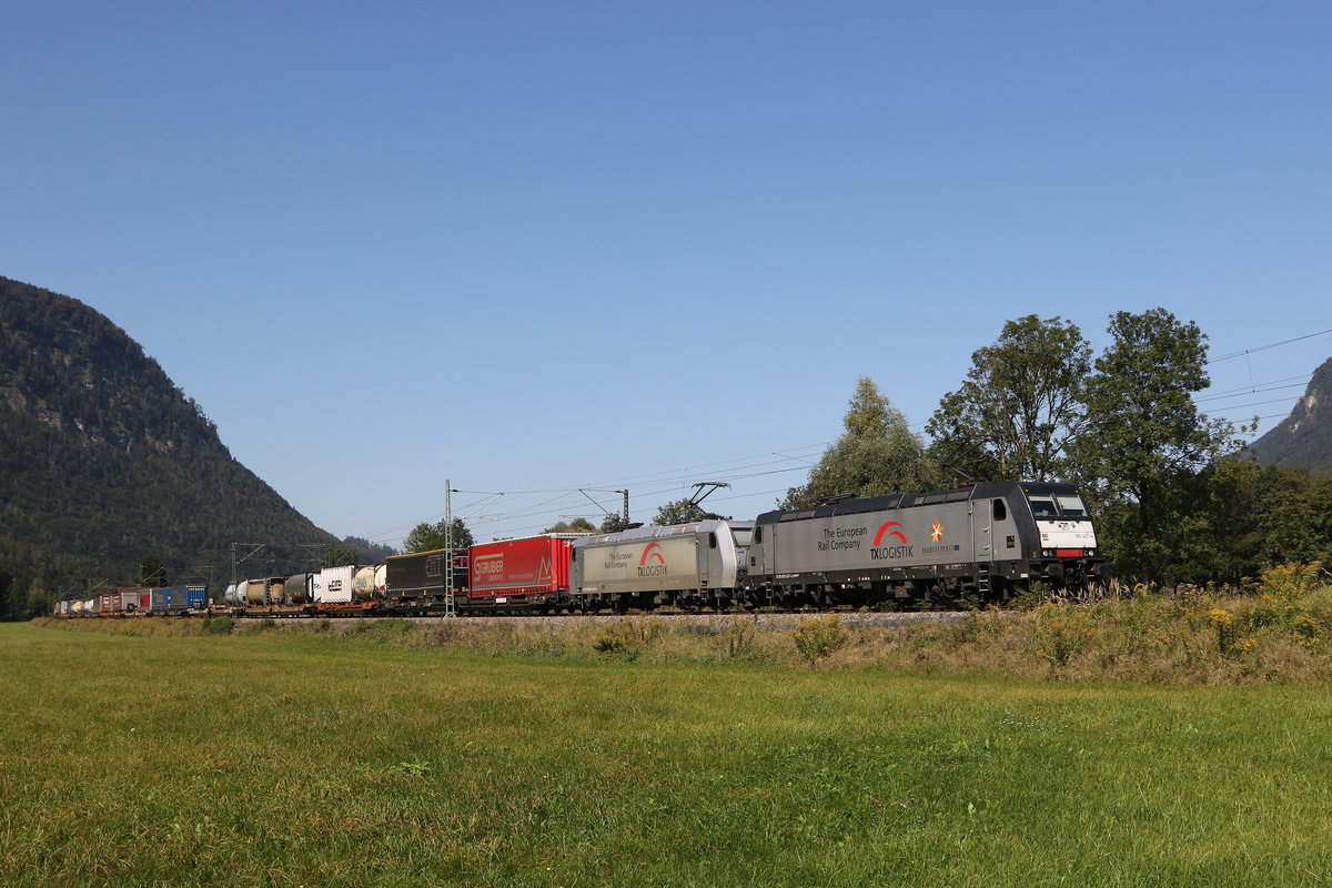 185 407  Marco Polo  & 185 539 waren am 15. September 2020 mit einem  KLV  bei Niederaudorf in Richtung Brenner unterwegs.