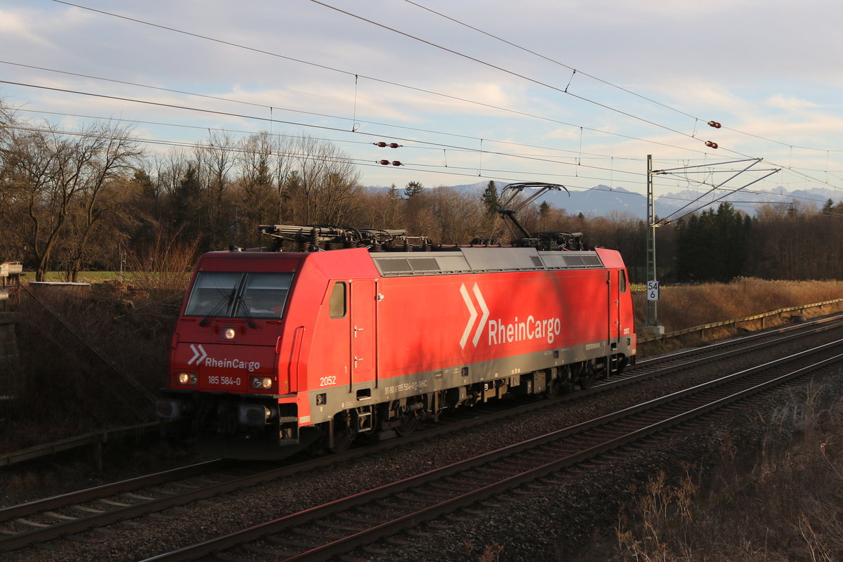 185 584 von  Rhein-Cargo  konnte ich an diesem Tag zum zweiten mal ablichten. Aufgenommen bei der Rckfahrt am 16. Januar 2020 bei Hilperting.