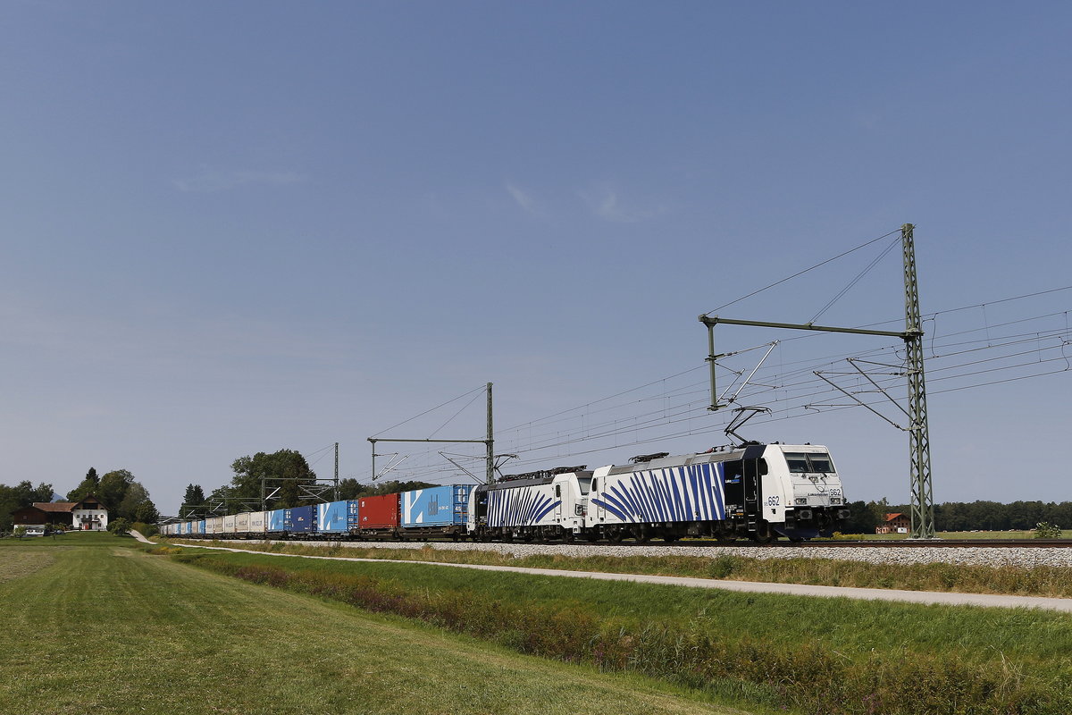 185 662 und 193 xxx waren am 5. August 2018 bei bersee in Richtung Salzburg unterwegs.
