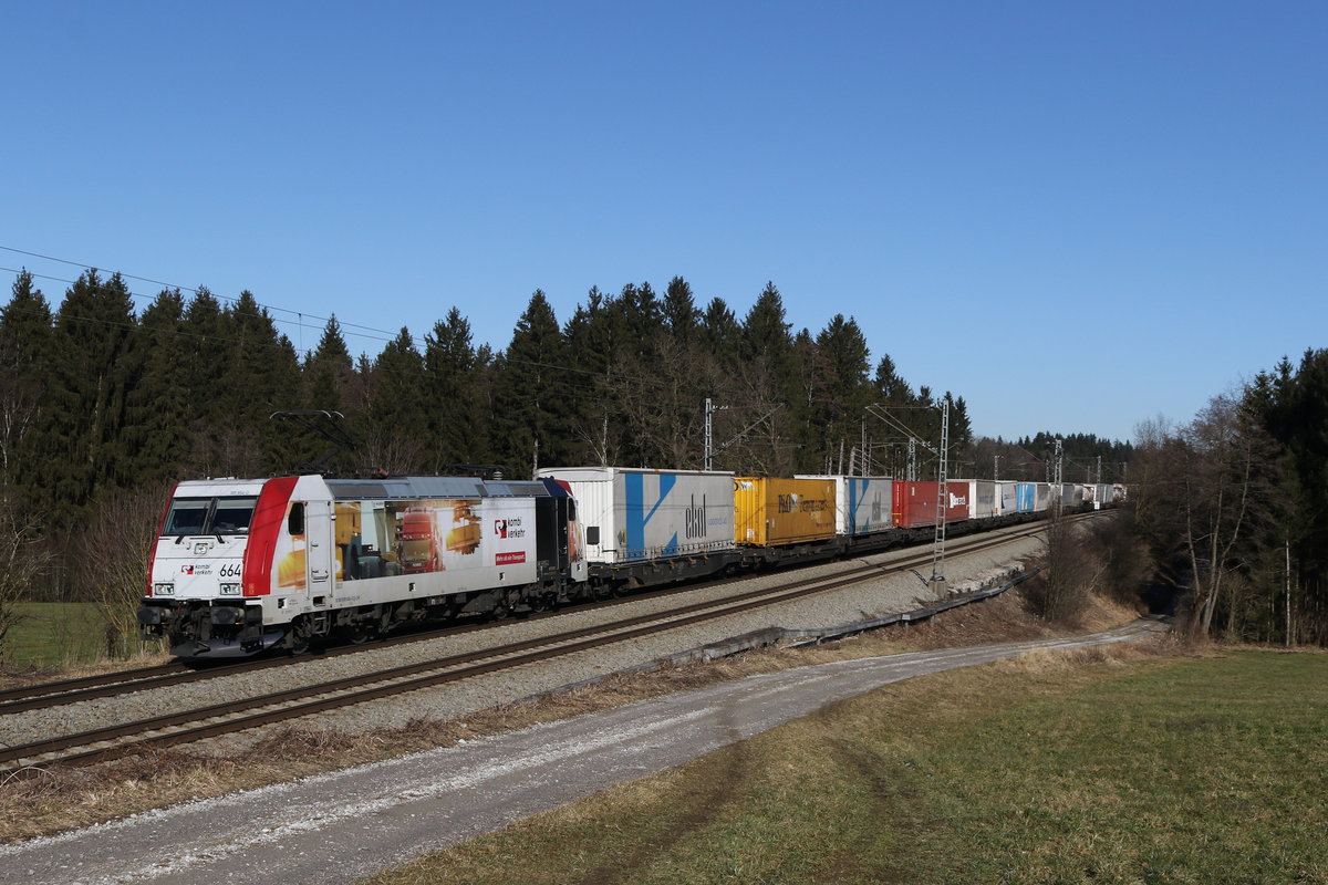 185 664  Kombi Verkehr  mit dem  EKOL  am 7. Februar 2020 bei Grabensttt.