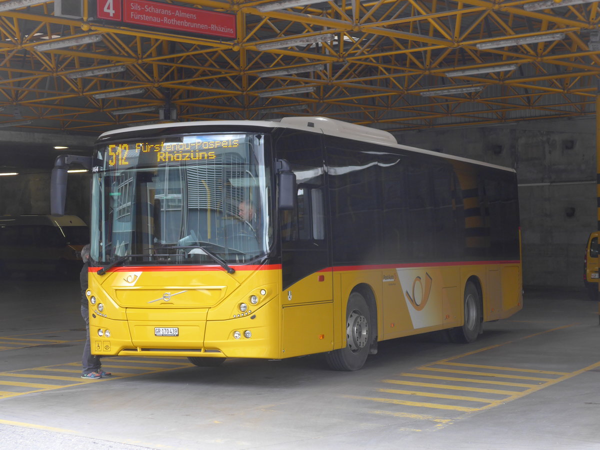 (185'042) - PostAuto Graubnden - GR 170'439 - Volvo am 16. September 2017 in Thusis, Postautostation