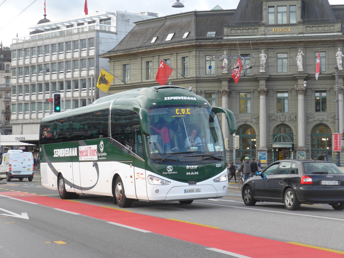 (185'107) - Aus Spanien: Sepulvedana, segovia - Nr. 527/4900 JSL - MAN/Irizar am 18. September 2017 in Luzern, Bahnhofbrcke