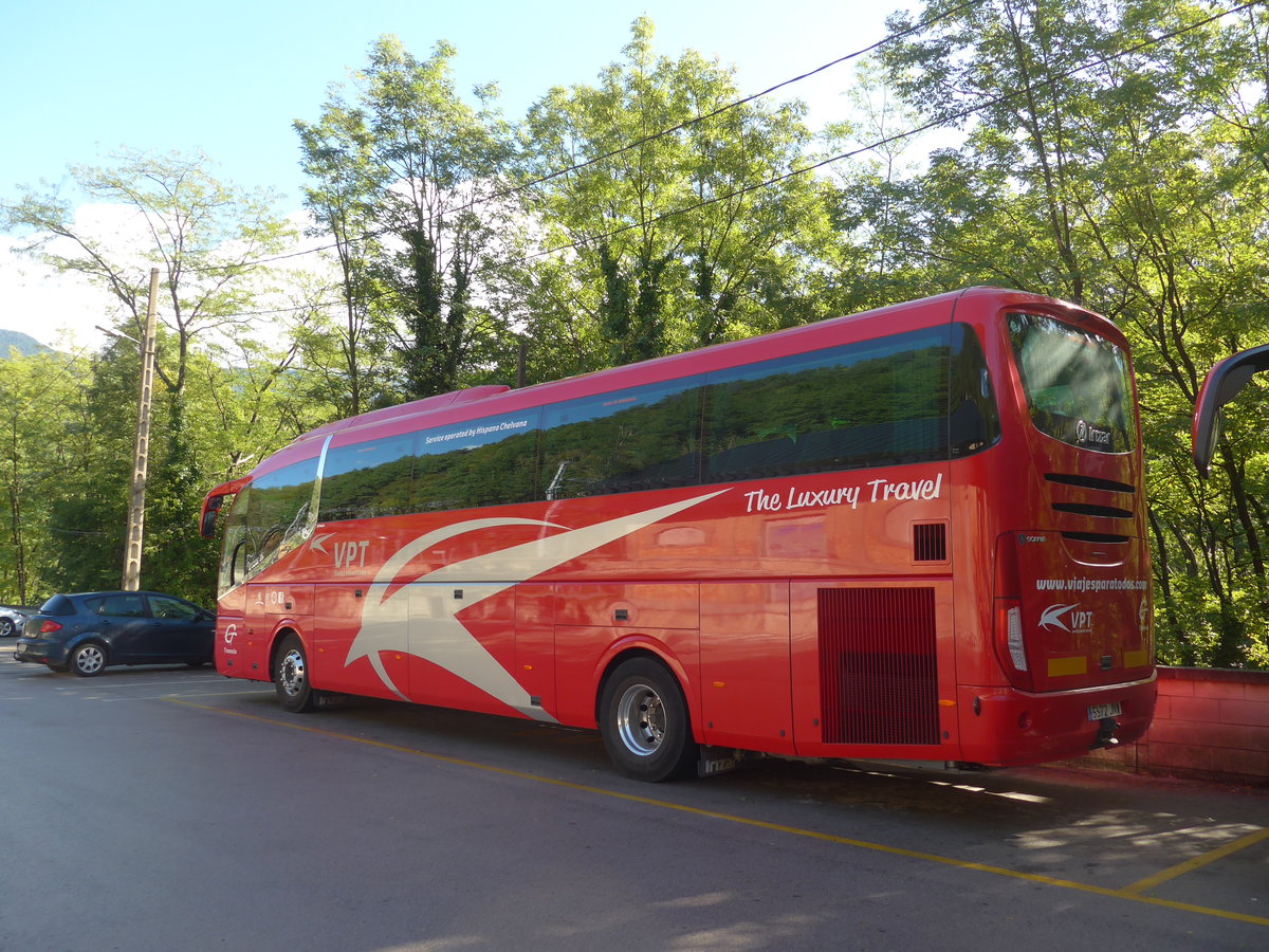 (185'229) - Transvia, Valencia - 5572 JNW - Scania/Irizar am 26. September 2017 beim Bahnhof Ribes de Freser