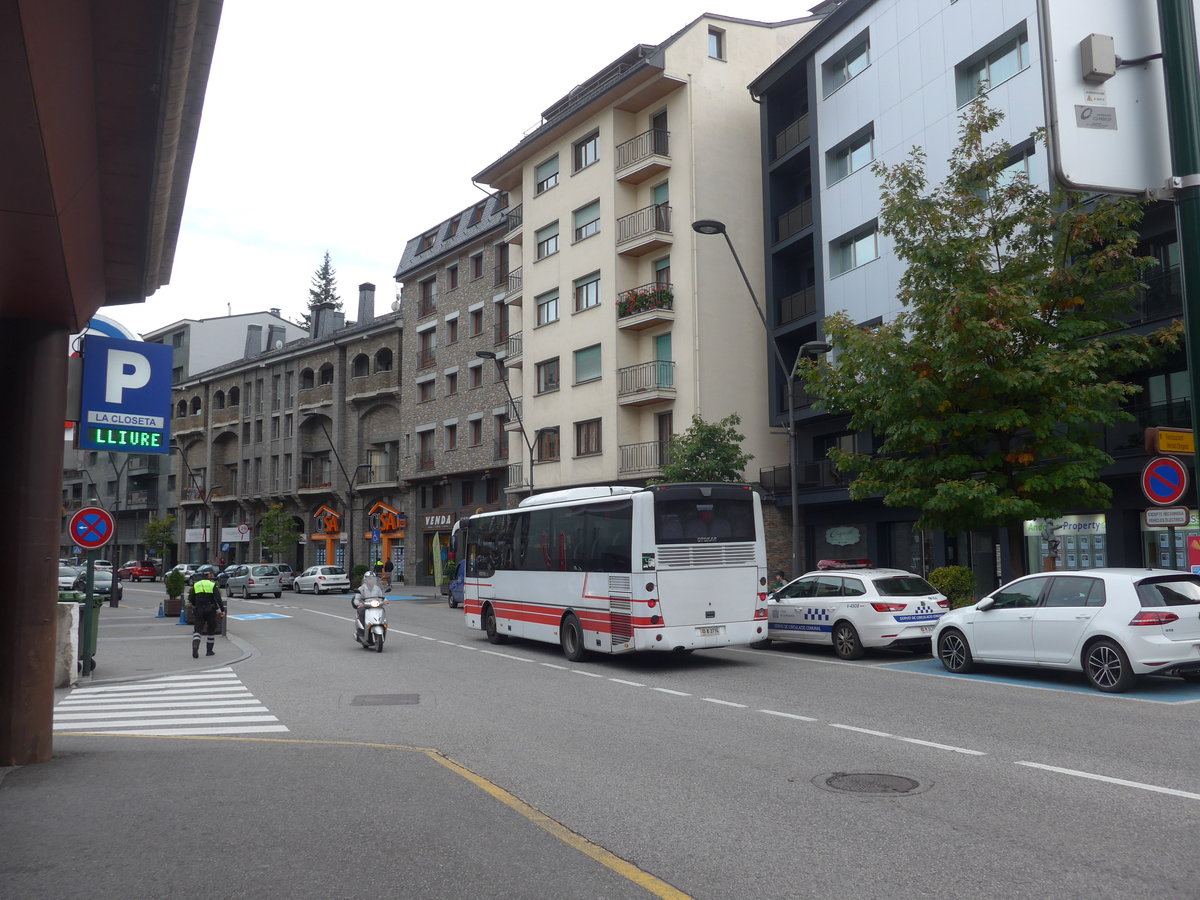 (185'589) - CIA Andorra la Vella - K3714 - Otokar am 28. September 2017 in La Massana, Les Entrades