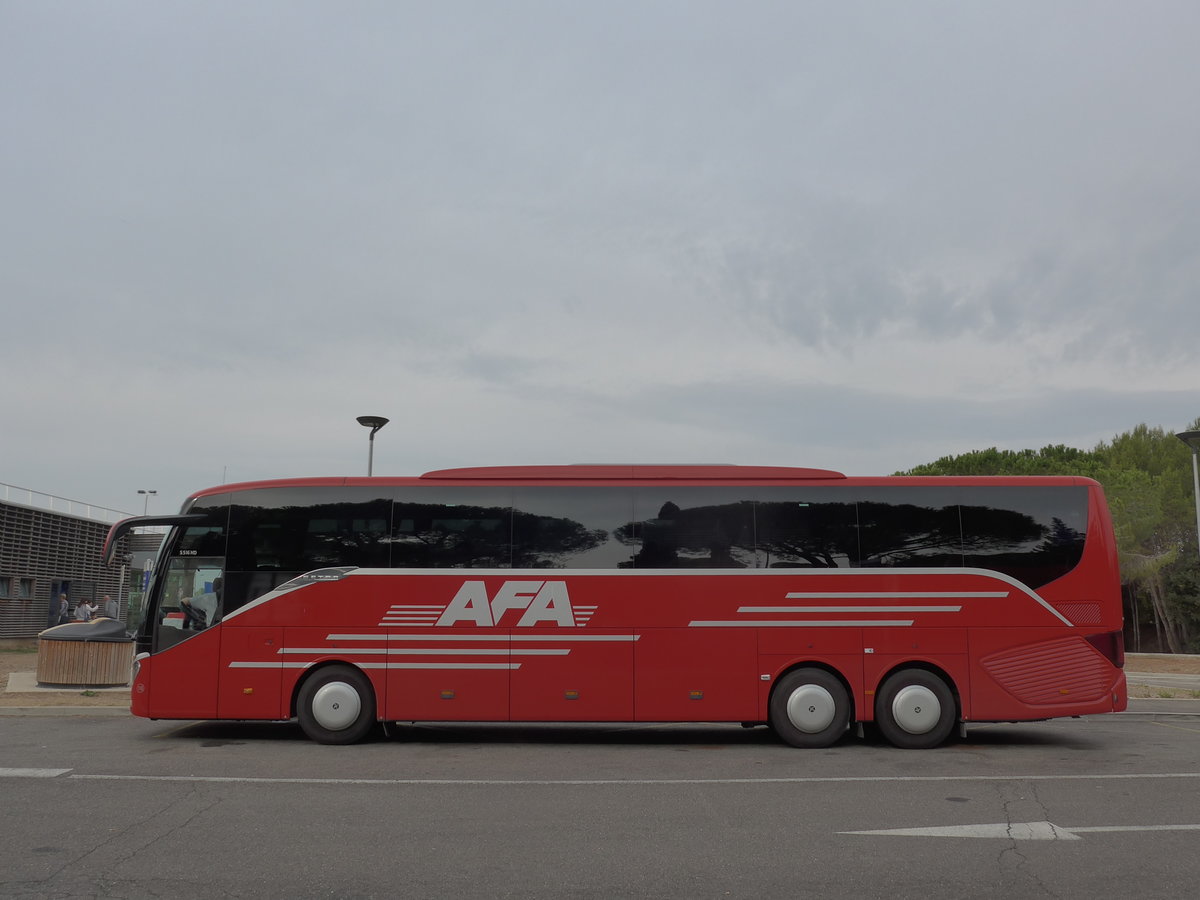 (185'716) - Aus der Schweiz: AFA Adelboden - Nr. 16/BE 21'181 - Setra am 30. September 2017 in Bziers, Raststtte Montblanc