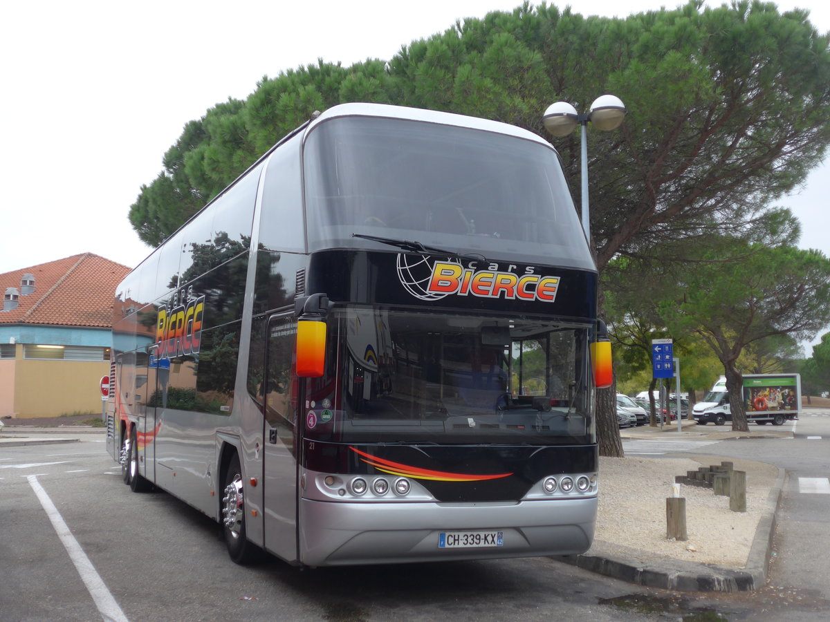 (185'728) - Bierce, Riorges - Nr. 21/CH 339 KX - Neoplan am 30. September 2017 in Montlimar, Raststtte