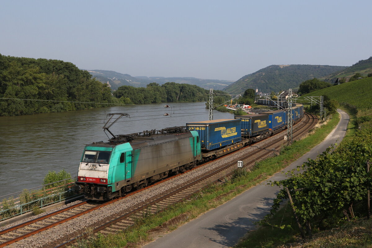 186 211 mit dem  WALTER-KLV  am 23. Juli 2021 bei Lorch am Rhein.