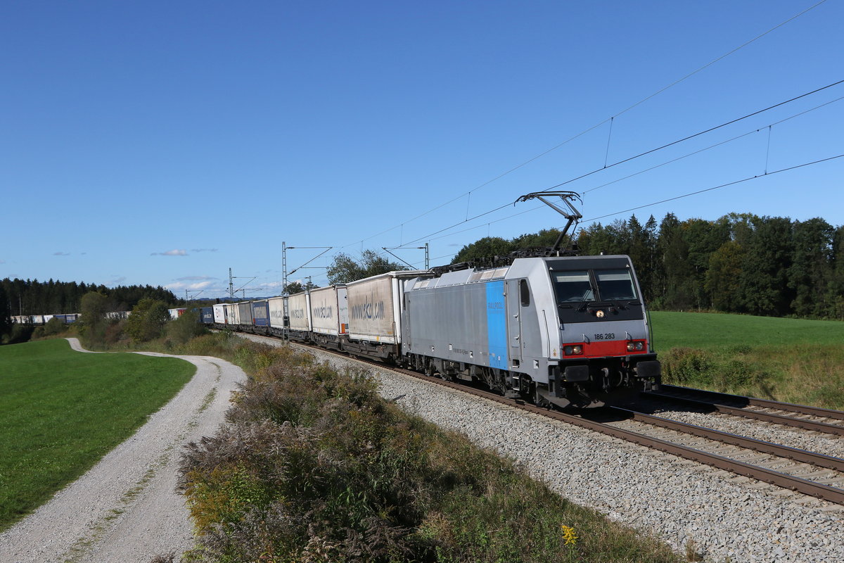 186 283 mit dem  Ekol  aus Mnchen kommend am 4. Oktober 2020 bei Grabensttt.