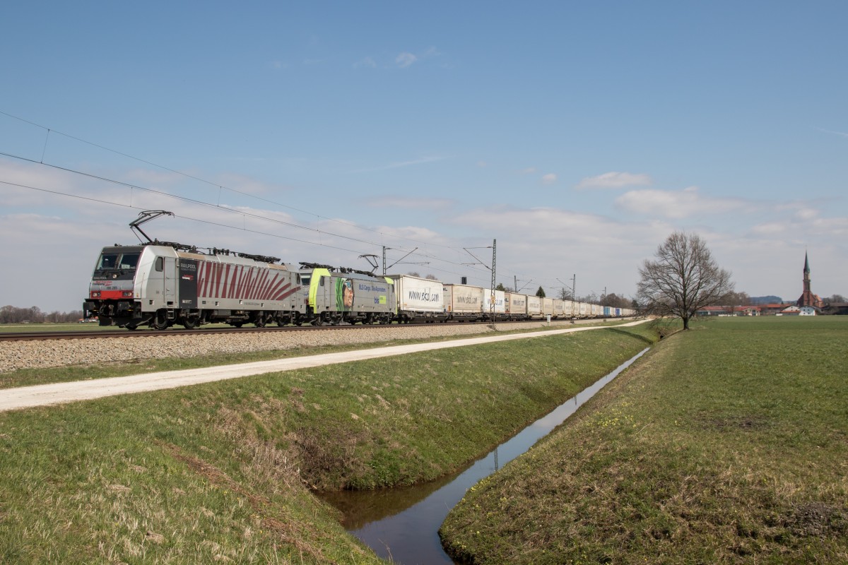 186 285-3 und 486 510 mit dem  EKOL-Zug  m 8. April 2015 bei bersee am Chiemsee.