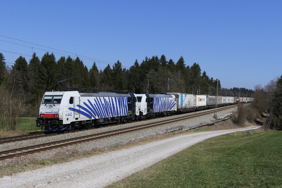 186 442 und 185 661 mit dem  Ekol  aus Salzburg kommend am 2. April 2020 bei Grabensttt.