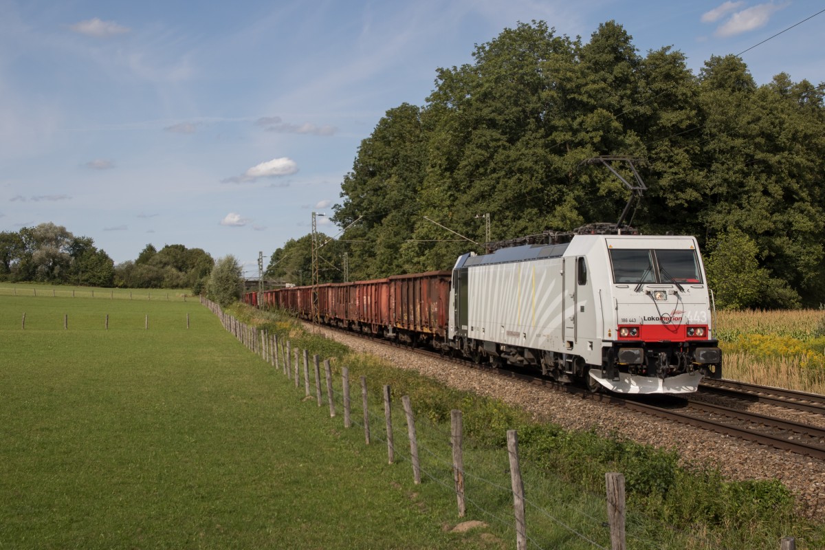 186 443 mit einem Ganzzug am 25. August 2015 bei Vogl.