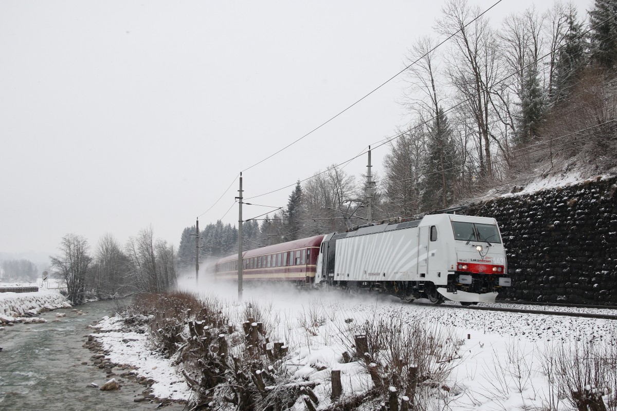 186 443 mit einem Ski-Sonderzug am 24. Januar 2015 bei St. Johann in Tirol.