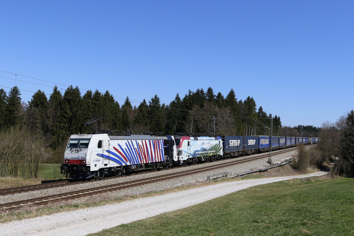 186 444 & 193 773 aus Salzburg kommend am 6. April 2020 bei Grabensttt im Chiemgau.