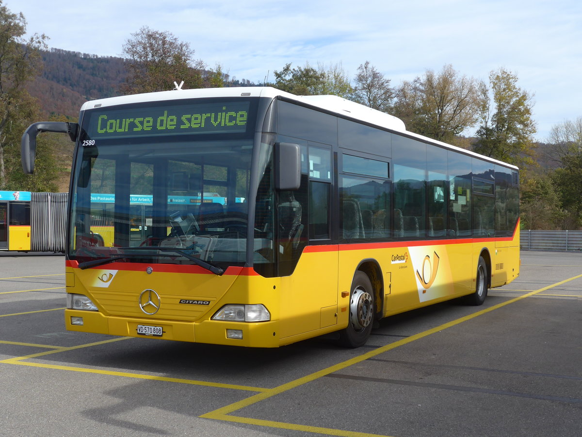 (186'023) - CarPostal Ouest - VD 570'808 - Mercedes (ex SAPJV, L'Isle Nr. 2) am 21. Oktober 2017 in Develier, Parkplatz