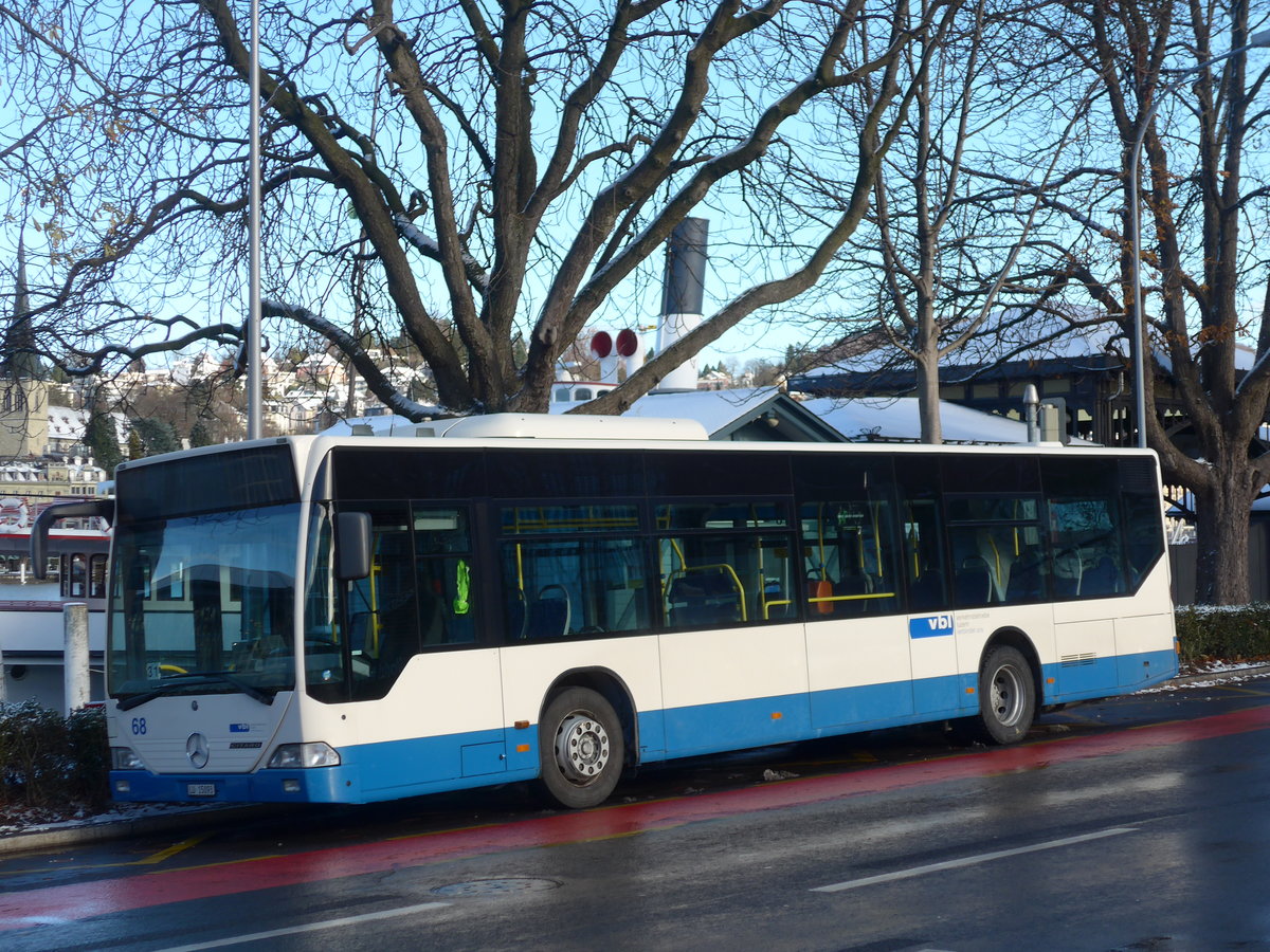 (186'830) - VBL Luzern - Nr. 68/LU 15'093 - Mercedes am 9. Dezember 2017 beim Bahnhof Luzern