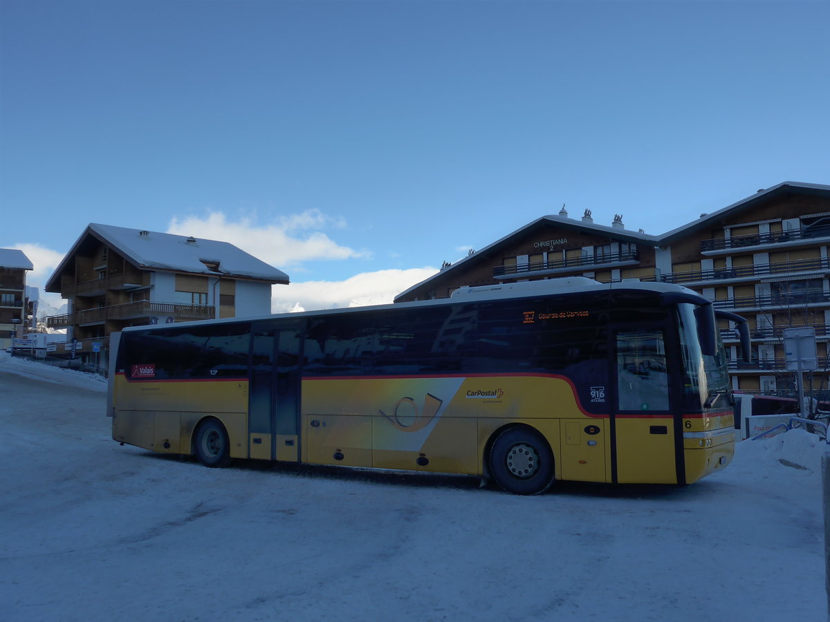 (186'978) - Lathion, Sion - Nr. 6/VS 12'672 - Van Hool am 17. Dezember 2017 in Haute-Nendaz, Tlcabine