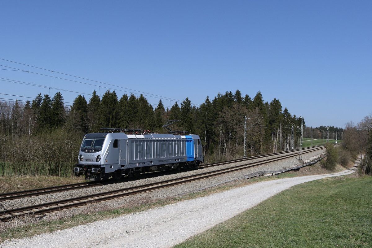 187 003 aus Freilassing kommend am 8. April 2020 bei Grabensttt im Chiemgau.