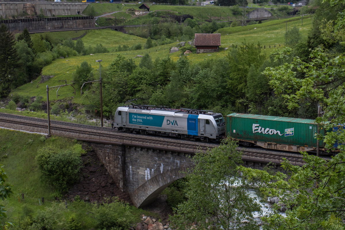 187 008-8 war am 24. Mai 2015 als Schublok im Einsatz.