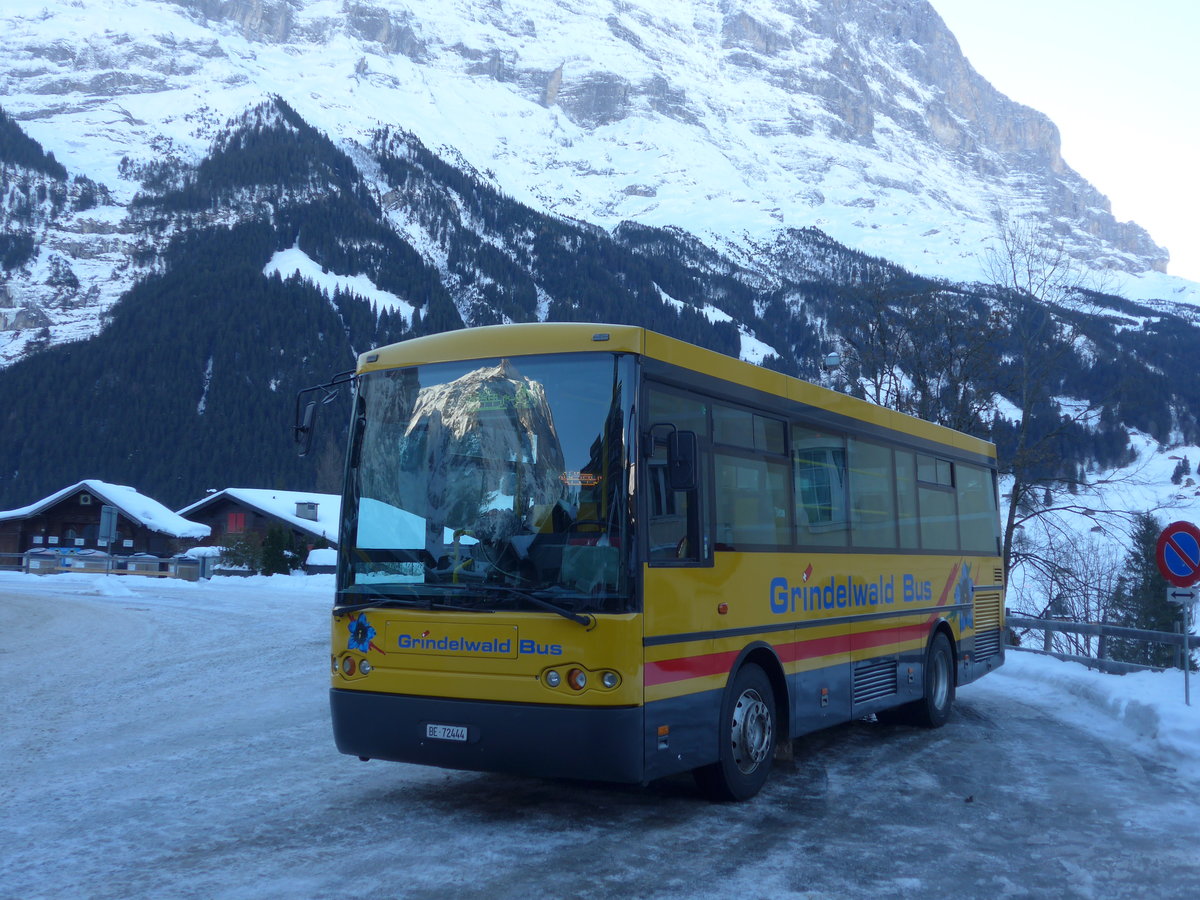 (187'278) - AVG Grindelwald - Nr. 17/BE 72'444 - Rizzi-Bus am 24. Dezember 2017 beim Bahnhof Grindelwald