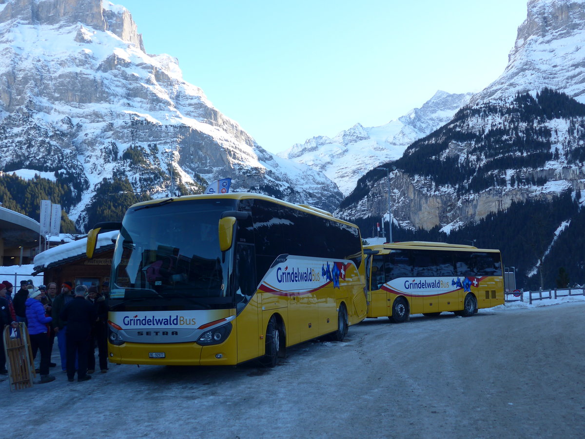 (187'292) - AVG Grindelwald - Nr. 22/BE 92'977 - Setra am 24. Dezember 2017 beim Bahnhof Grindelwald