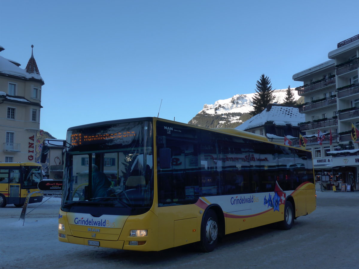 (187'293) - AVG Grindelwald - Nr. 11/BE 261'865 - MAN/Gppel am 24. Dezember 2017 beim Bahnhof Grindelwald