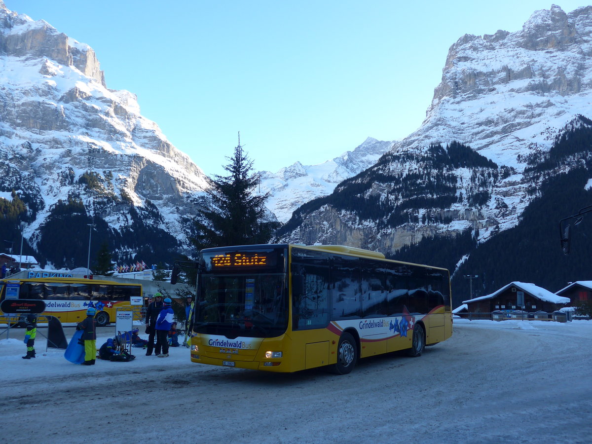 (187'306) - AVG Grindelwald - Nr. 16/BE 28'821 - MAN am 24. Dezember 2017 beim Bahnhof Grindelwald