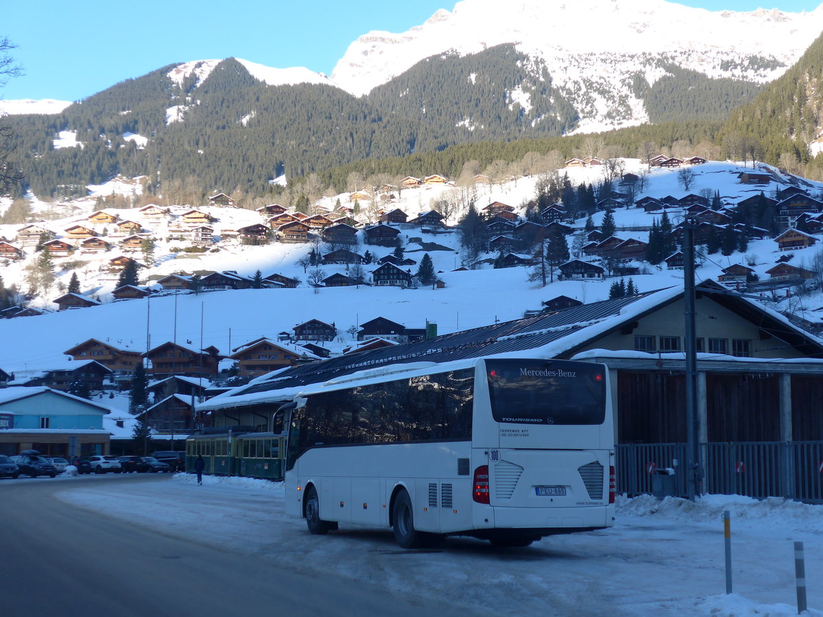 (187'325) - Aus Ungarn: Tzpenge, Budapest - PEU-885 - Mercedes am 24. Dezember 2017 in Grindelwald, Grund