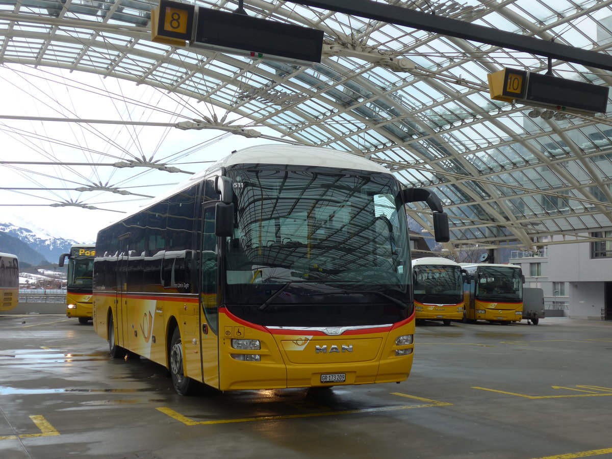 (187'534) - PostAuto Graubnden - GR 173'209 - MAN am 1. Januar 2018 in Chur, Postautostation