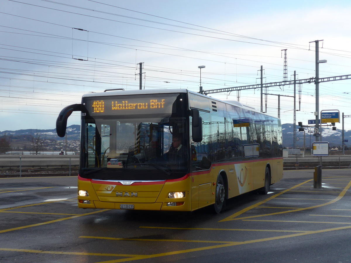 (187'610) - Schuler, Feusisberg - SZ 110'235 - MAN am 1. Januar 2018 beim Bahnhof Pfffikon