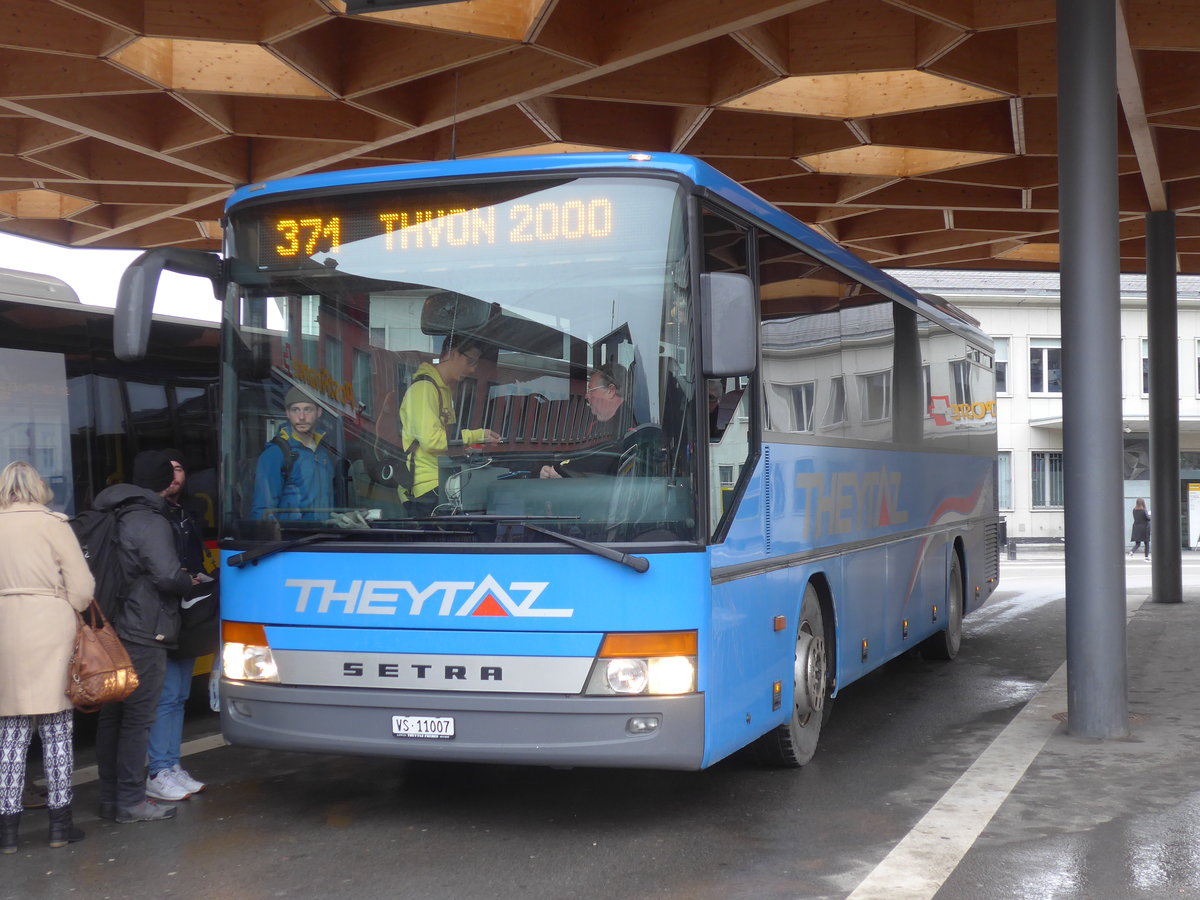 (188'041) - Theytaz, Sion - VS 11'007 - Setra am 20. Januar 2018 beim Bahnhof Sion