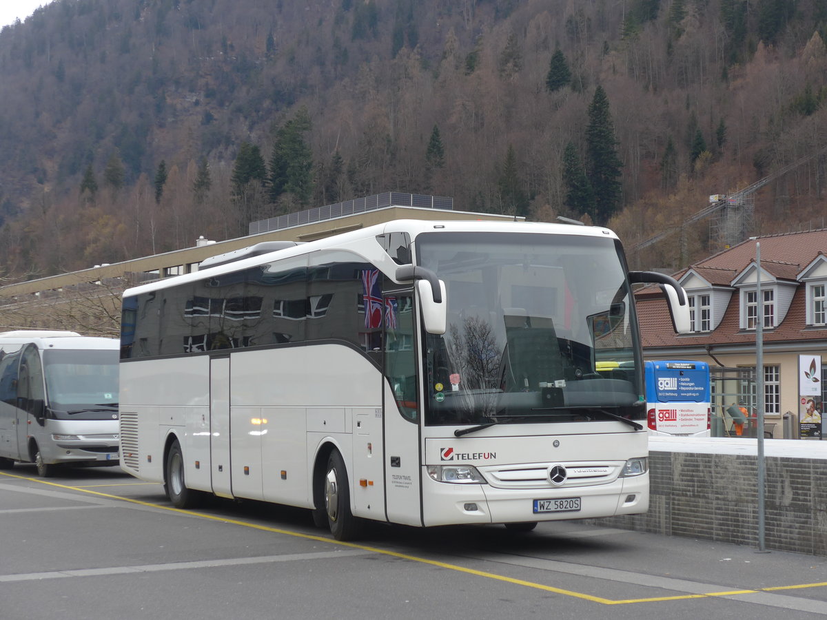 (188'233) - Aus Polen: Telefun, Warszawa - WZ 5820S - Mercedes am 5. Februar 2018 beim Bahnhof Interlaken Ost