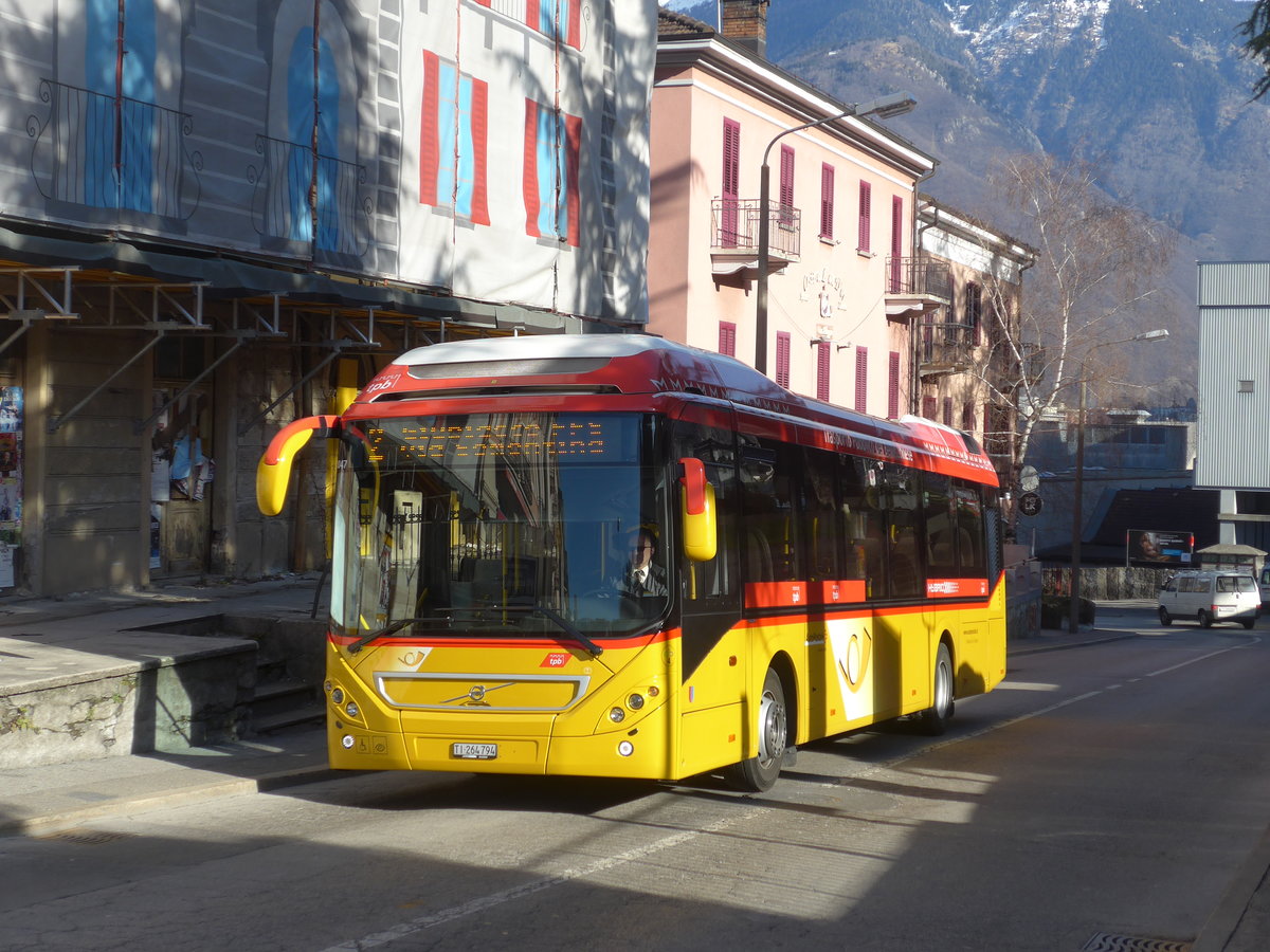 (188'567) - Chiesa, Riazzino - Nr. CB4/TI 264'794 - Volvo am 14. Februar 2018 beim Bahnhof Bellinzona