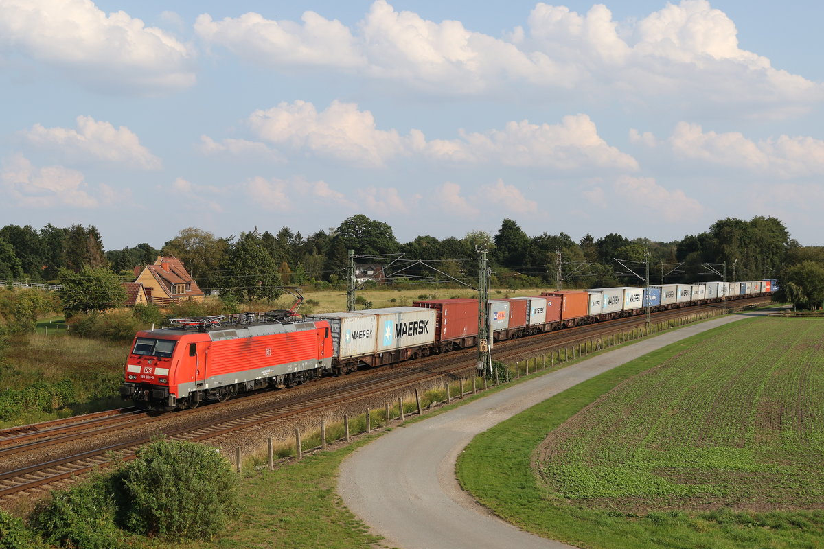 189 016 mit einem Containerzug aus Hamburg kommend am 31. August 2019 bei Langwedel.