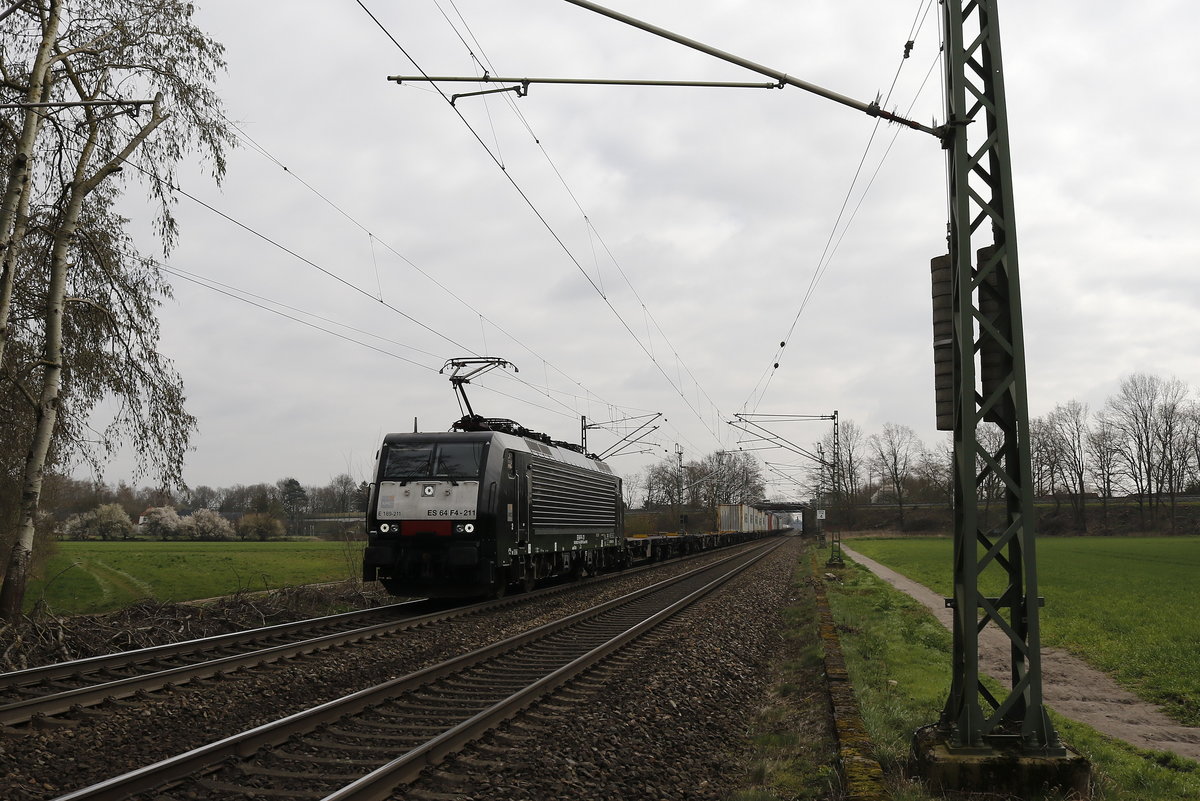 189 211 von  MRCE  mit einem Containerzug am 28. Mrz 2019 bei Bremen-Mahndorf.