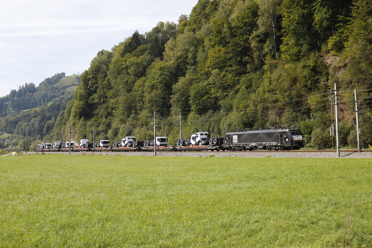 189 527 leistete Schubhilfe in Richtung Tauern. Aufgenommen am 11. September 2018 bei Mitterberg.