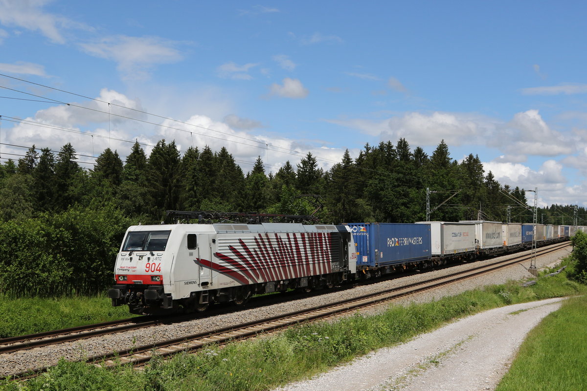 189 904 auf dem Weg nach Mnchen am 11. Juni 2020 bei Grabensttt.