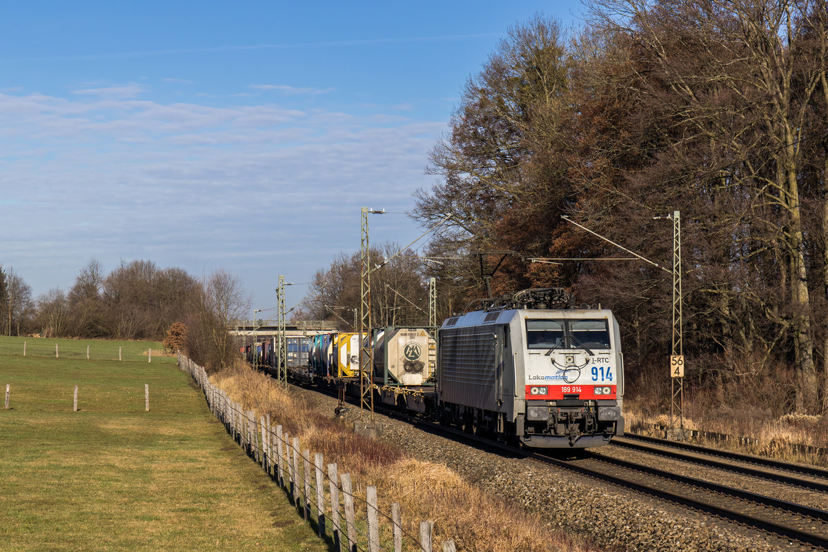 189 914 mit einem Containerzug am 12. Dezember 2016 bei Vogl.