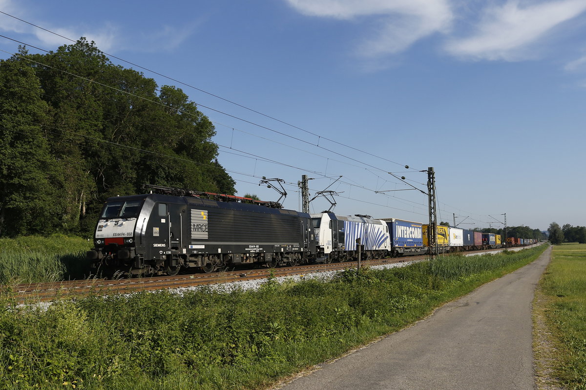 189 932 & 185 663 waren am 18. Juni 2019 mit dem  Interkombi  bei Prien am Chiemsee in Richtung Salzburg unterwegs.