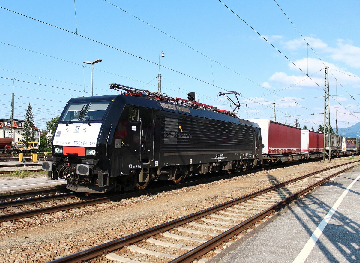 189 938-4 am 17. Juni 2012 im Bahnhof von Freilassing.