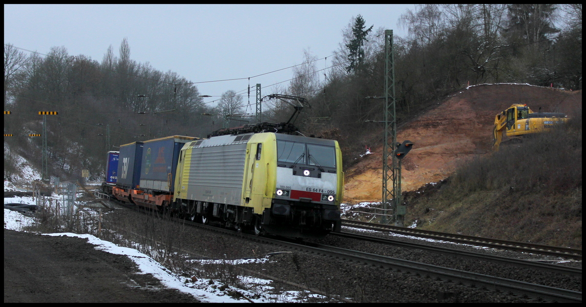 189 995 von TX mit Güterzug am 24.01.15 in Götzenhof