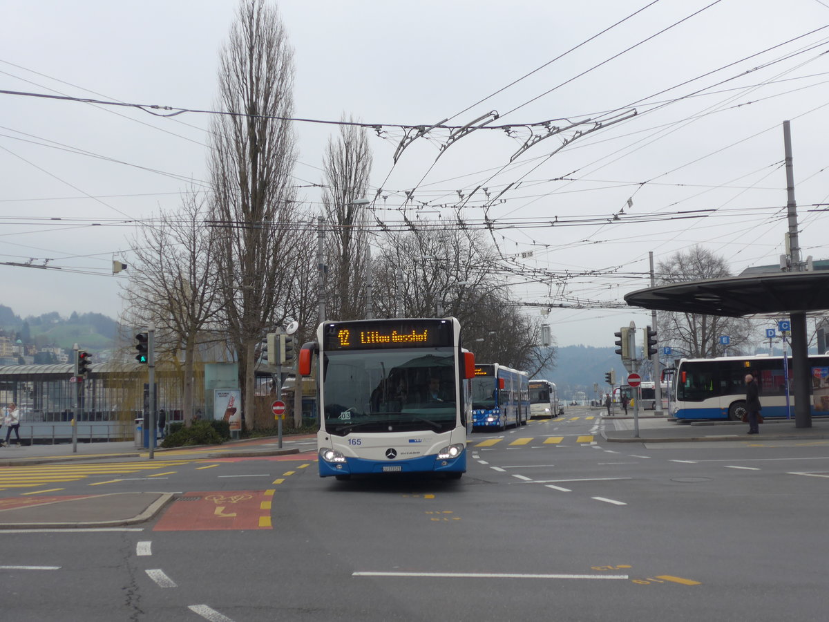 (189'332) - VBL Luzern - Nr. 165/LU 173'571 - Mercedes am 17. Mrz 2018 beim Bahnhof Luzern